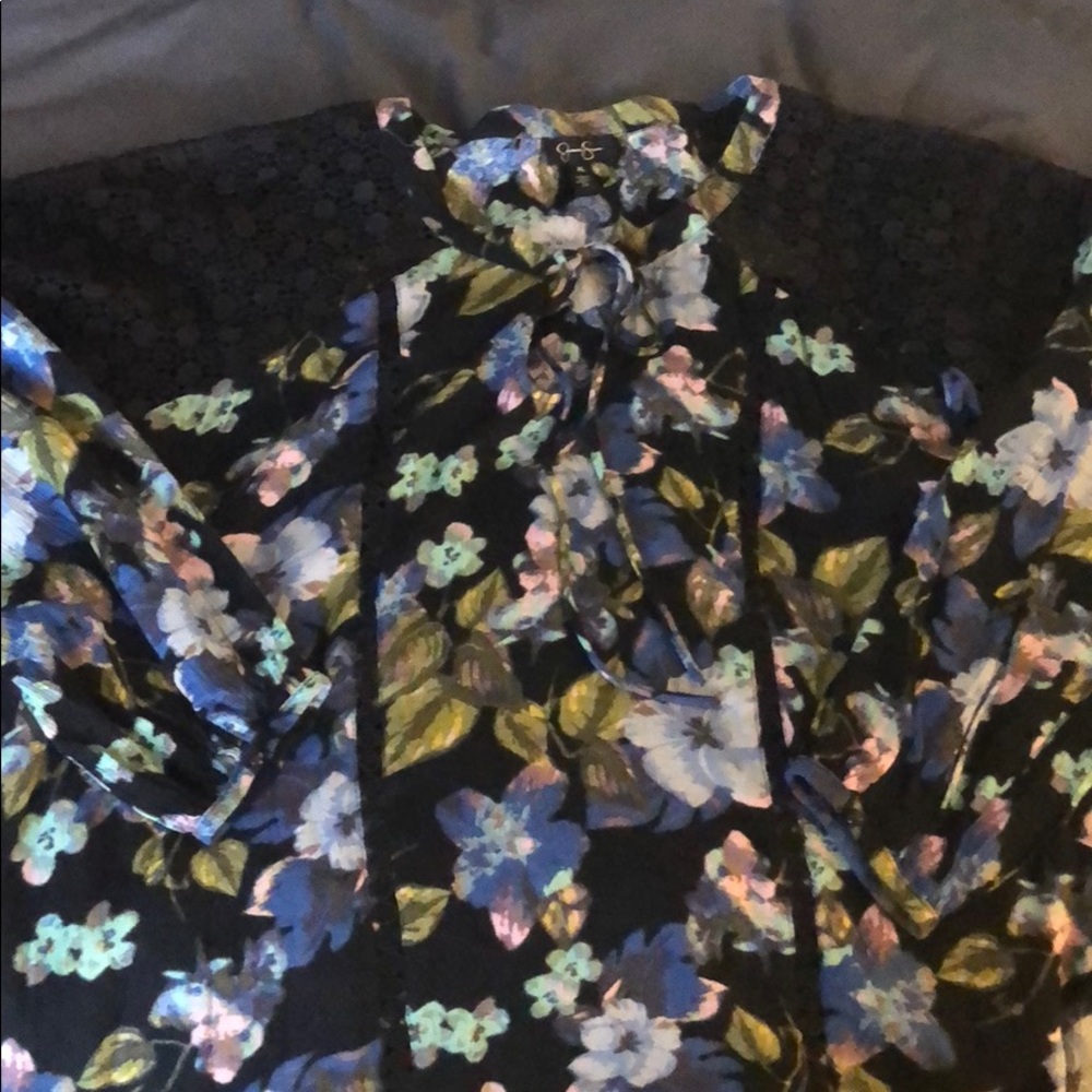Jessica Simpson brand floral long sleeve blouse